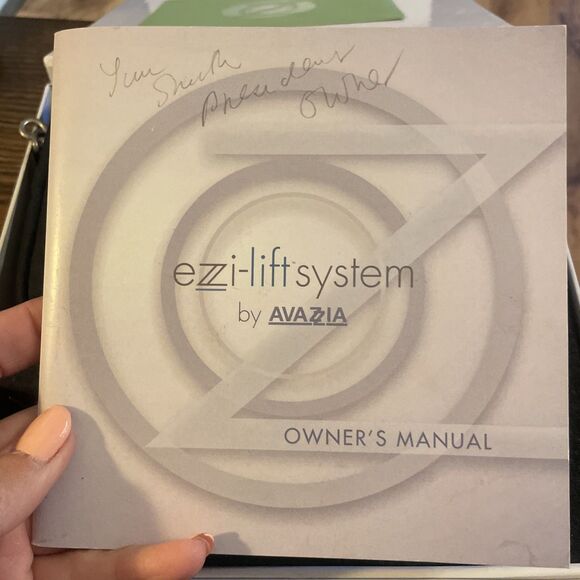 AVAZZIA EZZI-LIFT COSMETIC MICROCURRENT FACIAL MASSAGE AT HOME - Picture 2 of 10